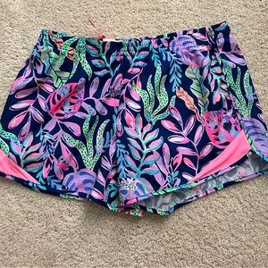 NWT Lilly Pulitzer Ocean Trail Short. Size Medium